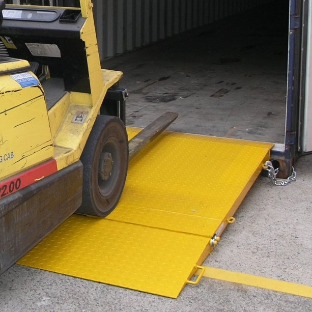 Konténer beálló rámpa négyzet_3.JPG